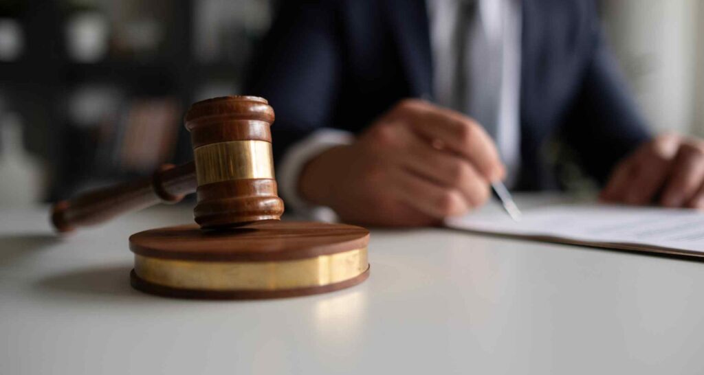 How to Choose the Right Lawyer for an Accident Case | Call (561) 684-6330
